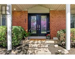 27 CROYDON DRIVE - 4