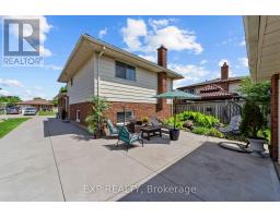 56 CLASSIC CRESCENT - 30