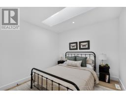 3 - 3528 EMILYCARR LANE - 23