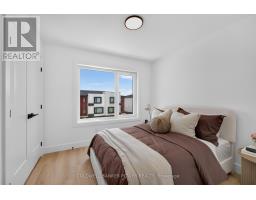 3 - 3528 EMILYCARR LANE - 31
