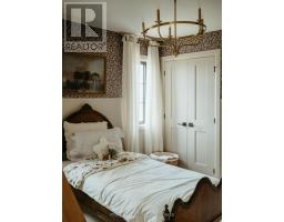 78 OPTIMIST DRIVE - 34