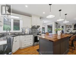 39 HUTCHINSON PLACE - 6