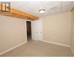 97 GREGORY CRESCENT - 40
