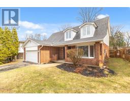 27 FOXCROFT CRESCENT - 2