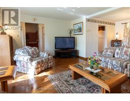 76 ANTRIM CRESCENT - 13
