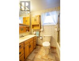 76 ANTRIM CRESCENT - 23