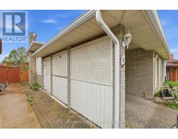 18 TUMBLEWEED CRESCENT - 39