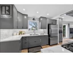 22 PINEGROVE CRESCENT - 13