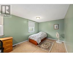 19 CLARA CRESCENT - 15