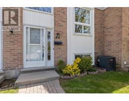 40 - 110 DEVERON CRESCENT - 1