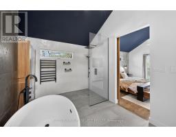 45 BLACKBURN CRESCENT - 23