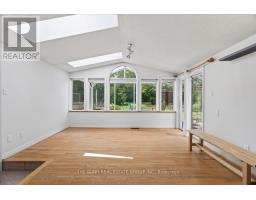 38 WYCHWOOD PARK - 25
