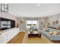 27 BARTLETT CRESCENT - 18