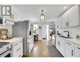 27 BARTLETT CRESCENT - 24