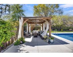 27 BARTLETT CRESCENT - 39