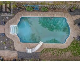 28 RENWICK AVENUE - 41