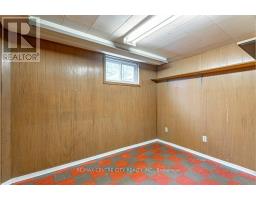 165 ELLSWORTH CRESCENT - 34