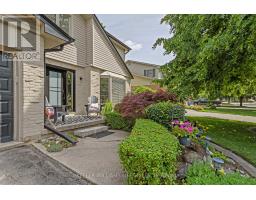 71 BLACKTHORNE CRESCENT - 3