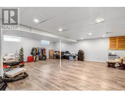 31 FOXCROFT CRESCENT - 32