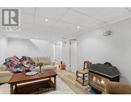 4 BRIARHILL PLACE - 21