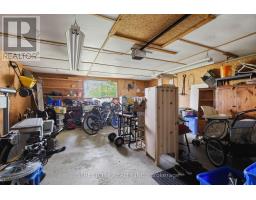 4 BRIARHILL PLACE - 32