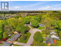 4 BRIARHILL PLACE - 33
