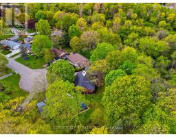 4 BRIARHILL PLACE - 34