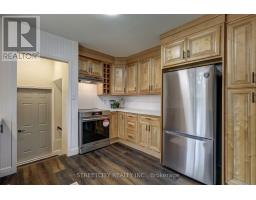 10 VINEDEN DRIVE - 14
