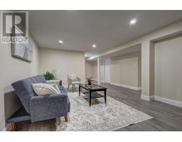 10 VINEDEN DRIVE - 28