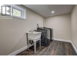 10 VINEDEN DRIVE - 33
