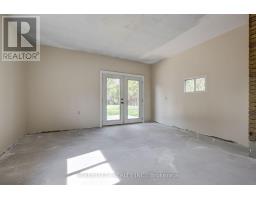 10 VINEDEN DRIVE - 37