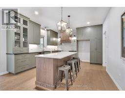 6 KEBA CRESCENT - 10