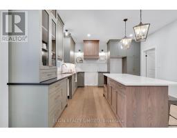 6 KEBA CRESCENT - 12