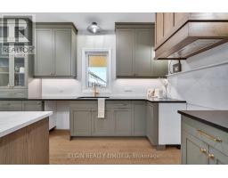 6 KEBA CRESCENT - 14