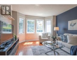 25 HERITAGE COURT - 5
