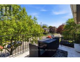 693 QUEENS AVENUE - 20