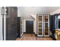 693 QUEENS AVENUE - 32