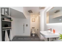 693 QUEENS AVENUE - 36