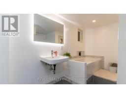 693 QUEENS AVENUE - 37