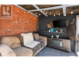 693 QUEENS AVENUE - 38
