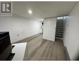 D - 71D WELLESLEY CRESCENT - 18