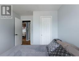 2 SURREY CRESCENT - 19