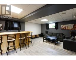 2 SURREY CRESCENT - 20