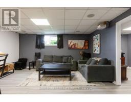 2 SURREY CRESCENT - 21