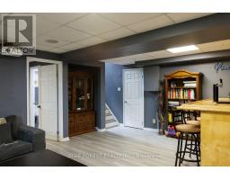 2 SURREY CRESCENT - 23