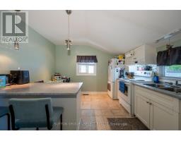 582 HILL STREET - 14