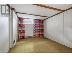 33 BENSON CRESCENT - 32