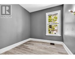523 DUFFERIN AVENUE - 18