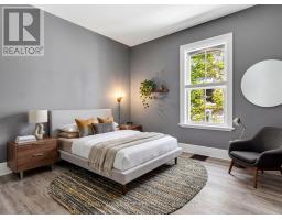 523 DUFFERIN AVENUE - 19