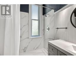 523 DUFFERIN AVENUE - 24